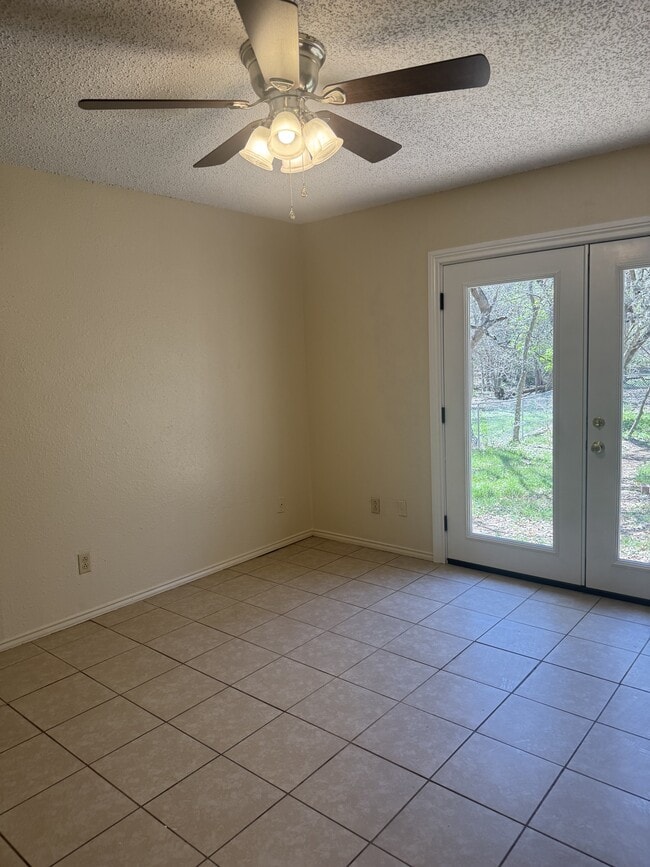 Building Photo - 405 Whitetail Dr