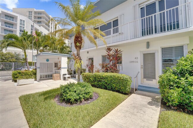 Building Photo - 425 Bayshore Dr