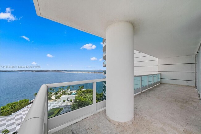 Building Photo - 2127 Brickell Ave