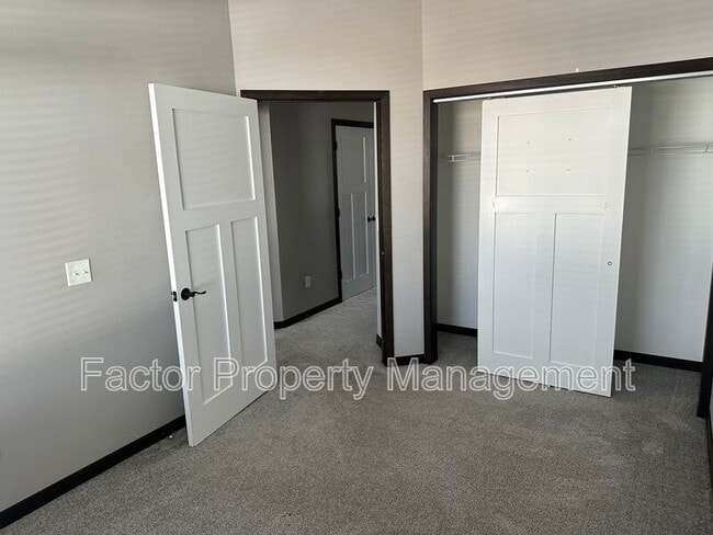 Building Photo - 605 Prairie Rose Trl