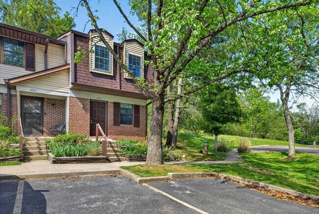 Building Photo - 599 E Graham Pl