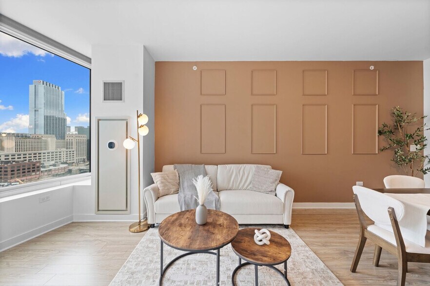 Primary Photo - 720 S Wells St