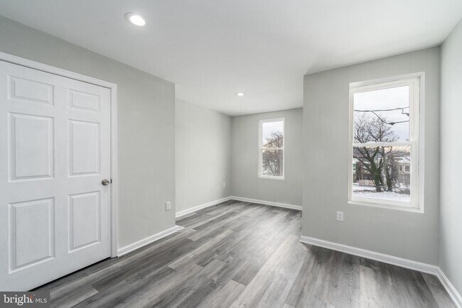 Building Photo - 1733 E Lafayette Ave