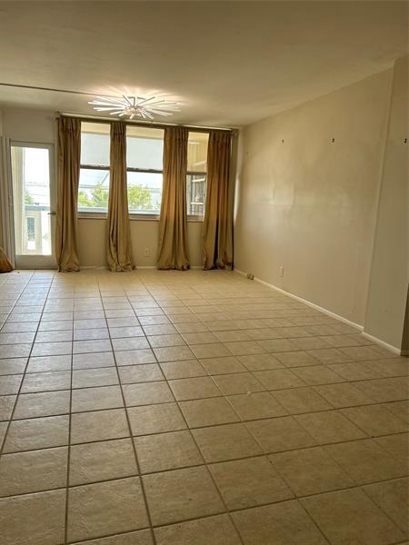 Building Photo - 305 N Pompano Beach Blvd