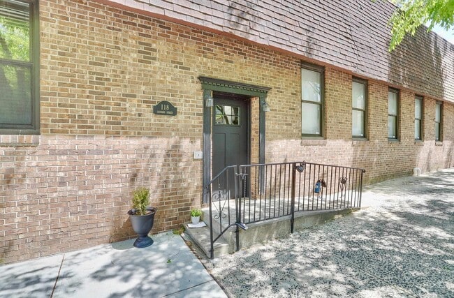 Building Photo - 118 Leonard St