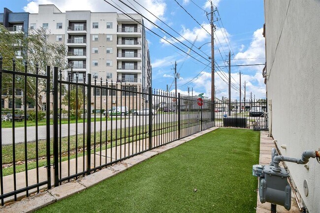 Building Photo - 6500 Calder St