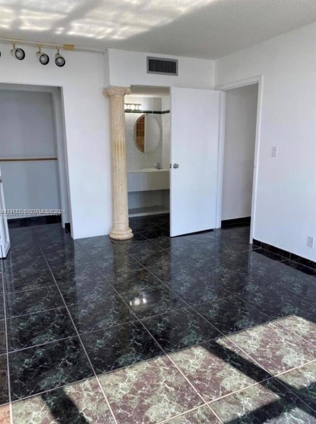 Building Photo - 16909 N Bay Rd