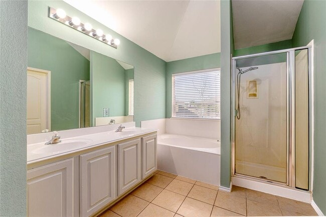 Building Photo - 249 Ashwood N