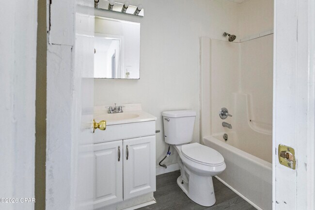 Building Photo - 2722 E 6th St