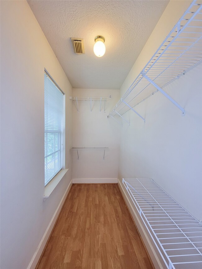 Building Photo - 9607 Farrell Dr