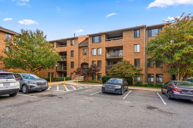 Building Photo - 2 Bed 1 Bath - Georgetown Village Condo - ...