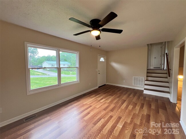 Building Photo - 140 Brookhollow Dr