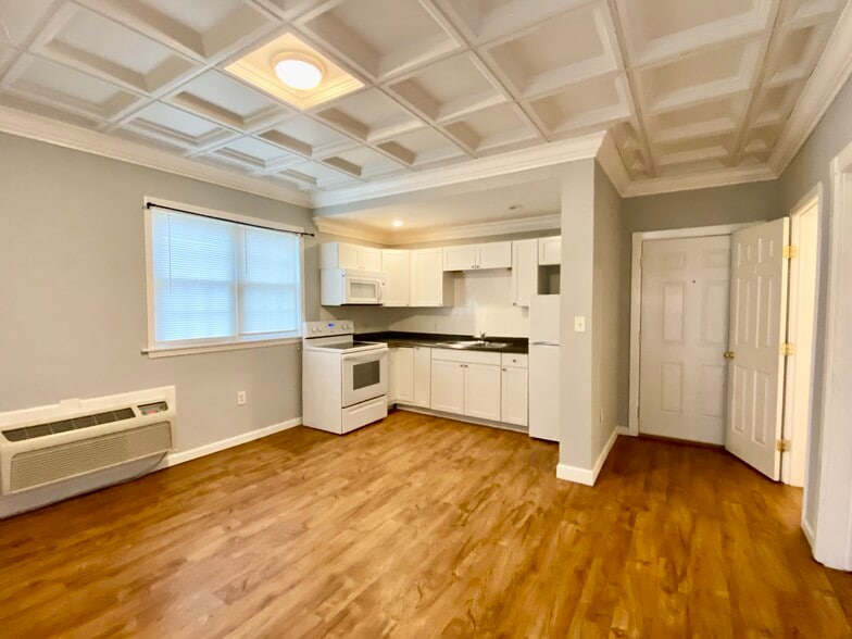 Building Photo - 164 W Wall St