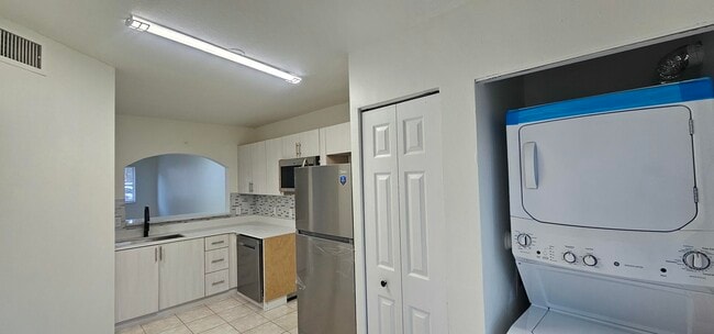 Building Photo - 3810 N Jog Rd