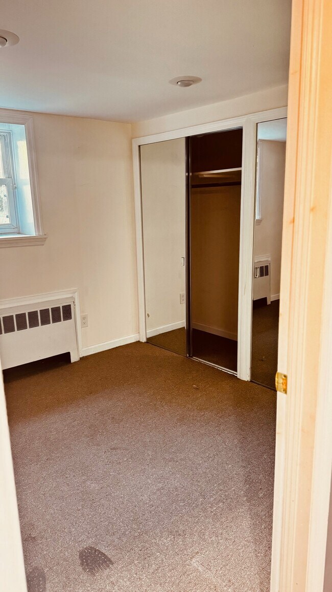 Building Photo - 609 Oxford St