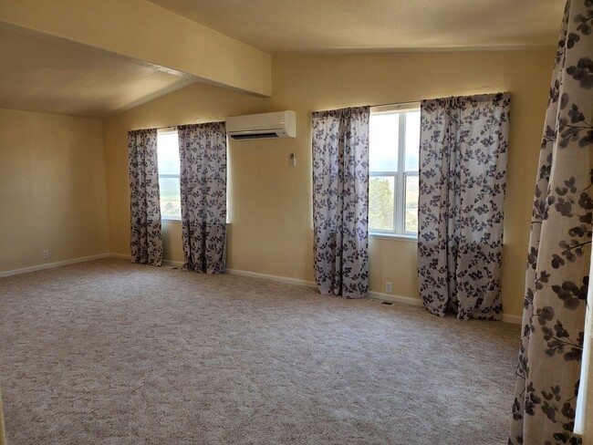 Building Photo - Large manufactured home in Topaz Ranch Est...