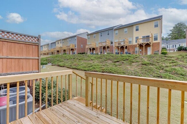 Building Photo - 805 Tulip Poplar Way