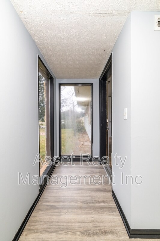 Building Photo - 4520 Nicholas Rd NW