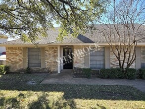 Building Photo - 2-Bedroom Waco ISD Duplex!