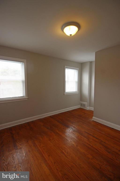 Building Photo - 529 Parksley Ave