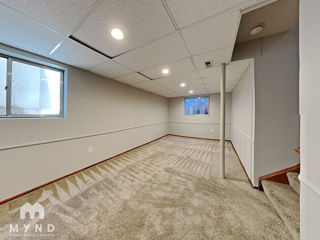 Building Photo - 2304 S Gray Dr