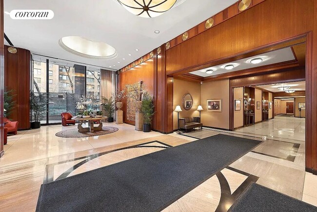 Building Photo - 300 E 40th St