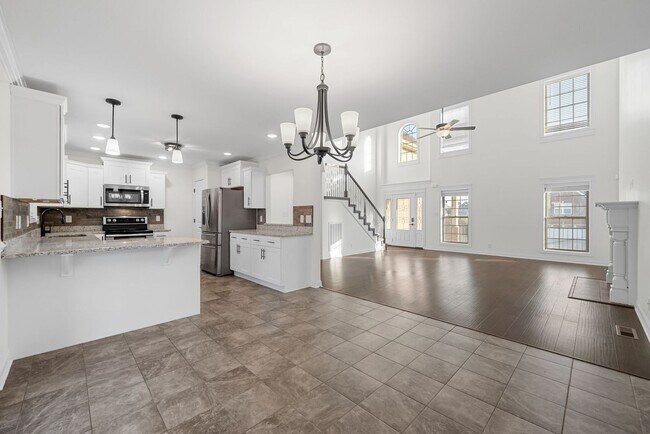 Building Photo - Pet Friendly Four Bedroom with Bonus!