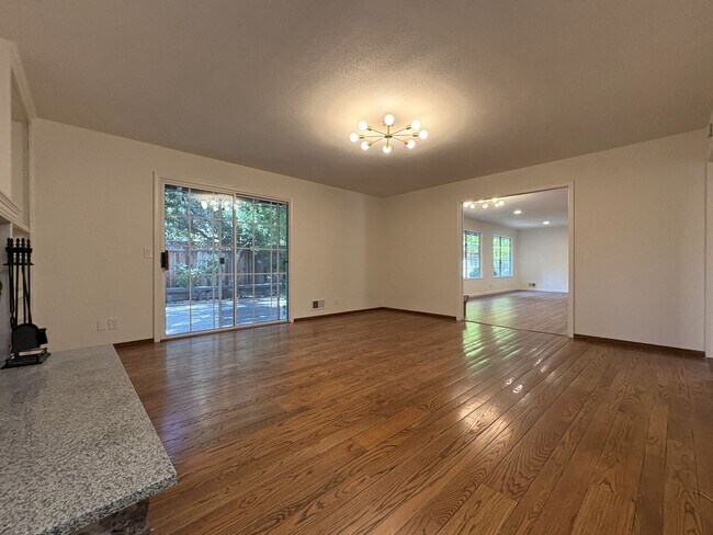 Building Photo - Stunning 4-Bedroom Home with Pool, Solar P...