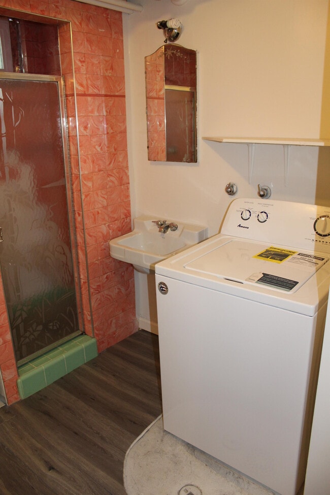 Building Photo - 1663 Blaine Ave