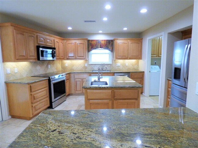 Building Photo - 1027 Short Reach Dr