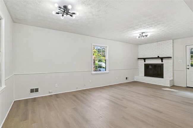 Building Photo - 138 Regal Way NW