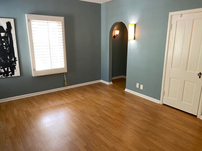 BR and BR nook - 8234 Romaine St