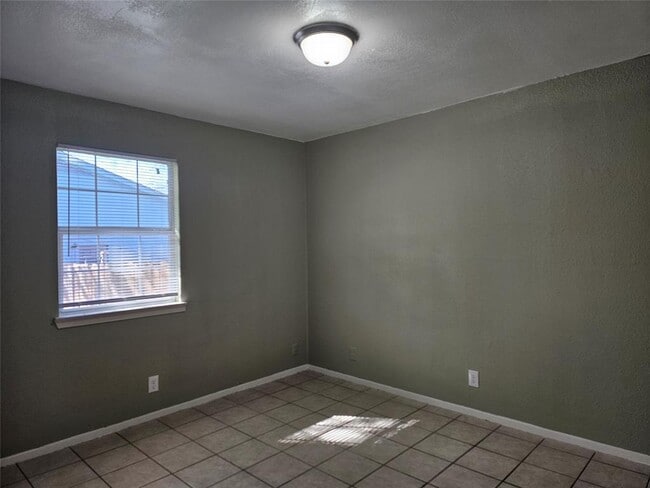 Building Photo - 1305 Bonnie Brae St