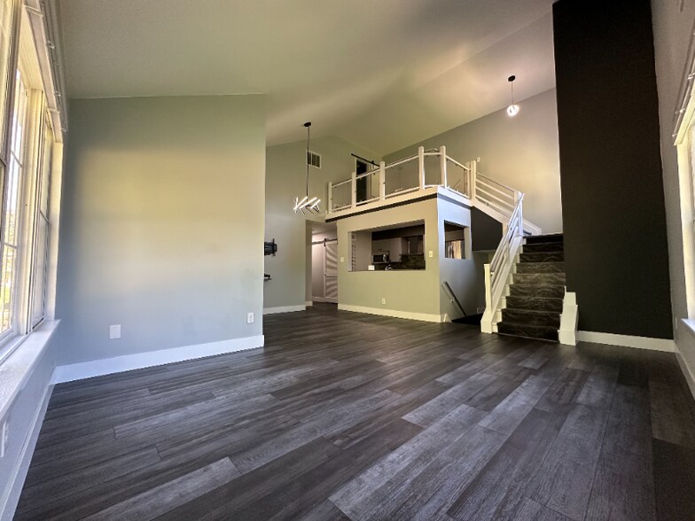Primary Photo - 66 Andover Pl