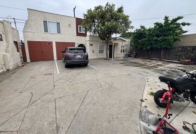 Building Photo - 3 Bedroom 1.5 Bath Back house