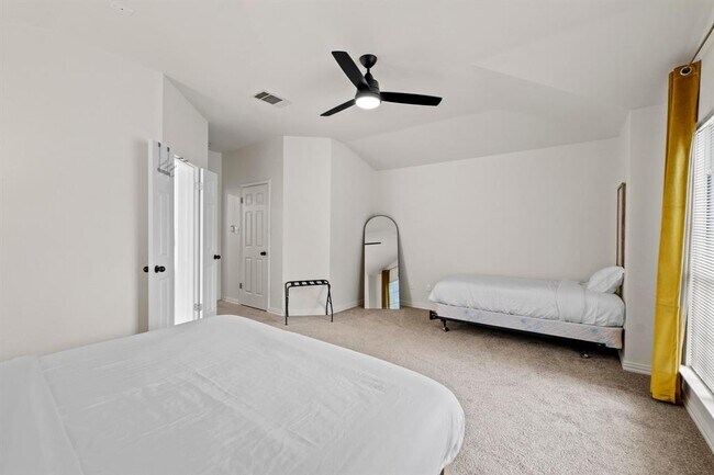 Building Photo - 3300 Sauls Dr