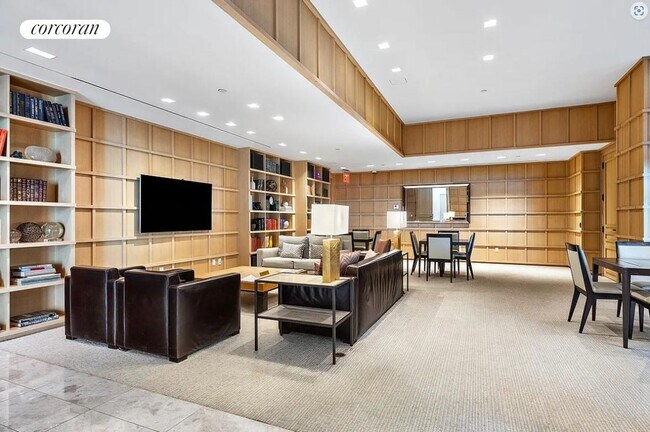 Building Photo - 170 East End Ave