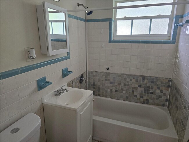 Building Photo - 807 W Las Olas Blvd