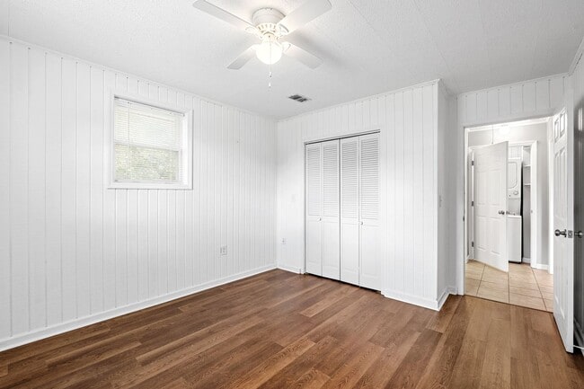 Building Photo - 2 Bedroom 2 Bath Brick Home Nestled In Gre...