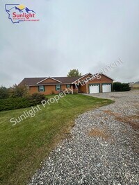 Building Photo - Charming Country Home with Bonus Room and ...