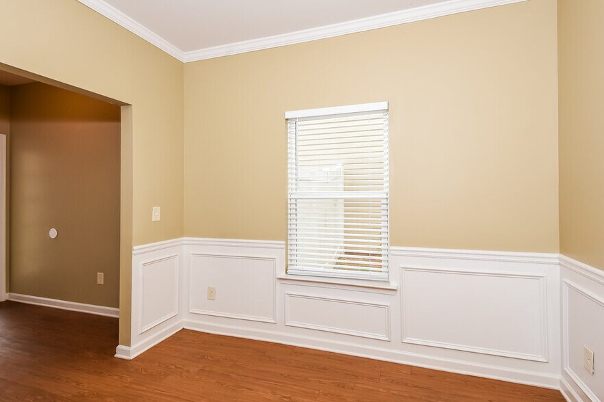 Building Photo - 526 Hill Crest Cir