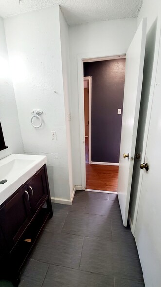 Building Photo - 4016 Eastridge Dr