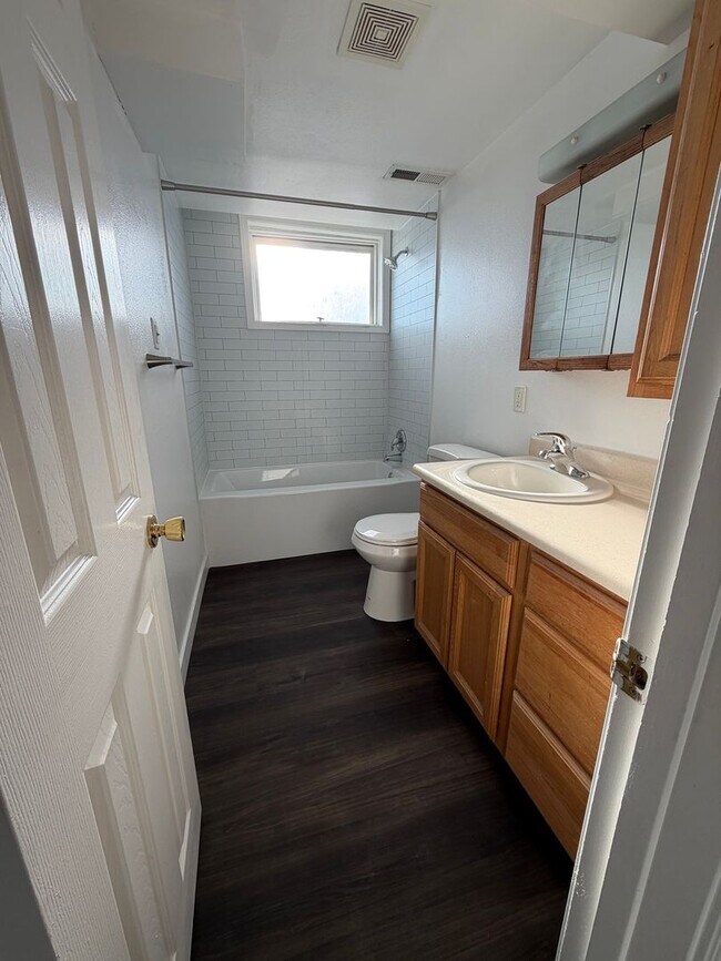 Building Photo - Viking Properties LLC - Duplex II