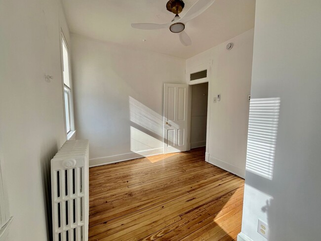 Building Photo - H Street Corridor|3 bd 1 bth Row House|High Ceilings, Bright, 1800sqft