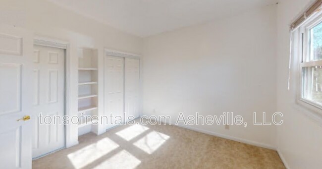 Building Photo - 1051 Upward Rd