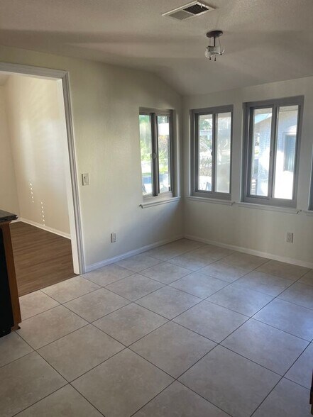 Building Photo - 415 Falconrock Ln