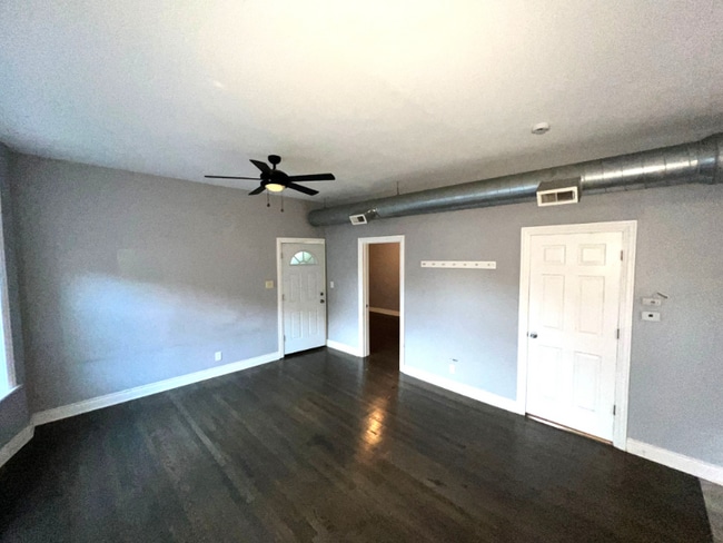 Building Photo - 3105 W Diversey Ave