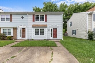 Building Photo - 3BR/1.5BA End-Unit Townhome in Chesapeake—...