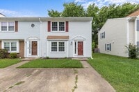 Building Photo - 3BR/1.5BA End-Unit Townhome in Chesapeake—...