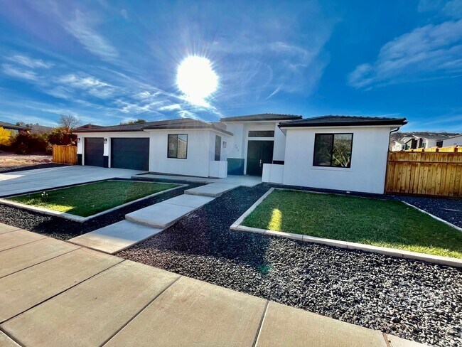 Building Photo - Wonderful Pet-Friendly Home in Overlook @ ...